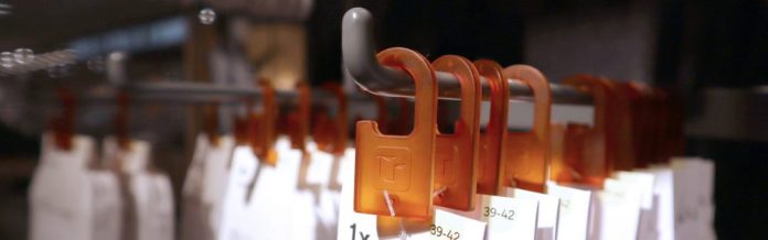 Traceless is produced from grain waste in a particularly resource-efficient way. The use of natural polymers makes the material biocompatible and climate-friendly