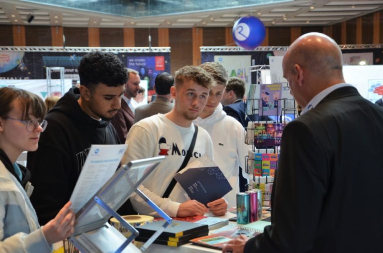 Print & Digital Convention Stays Charted for Success